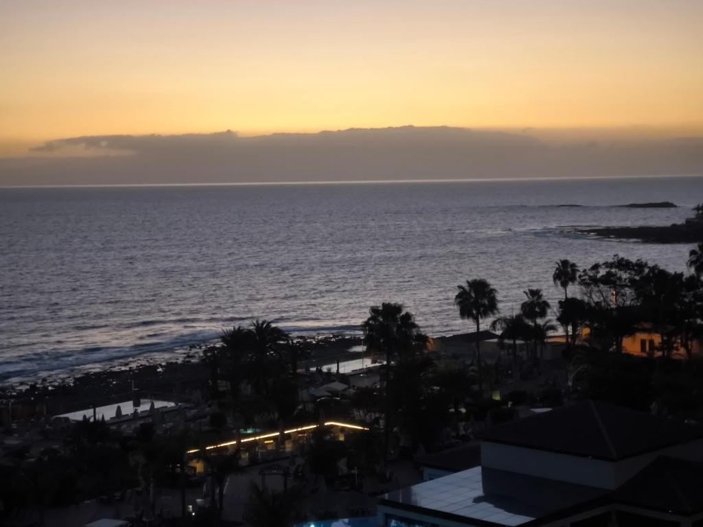 Atardecer sobre la costa de Tenerife